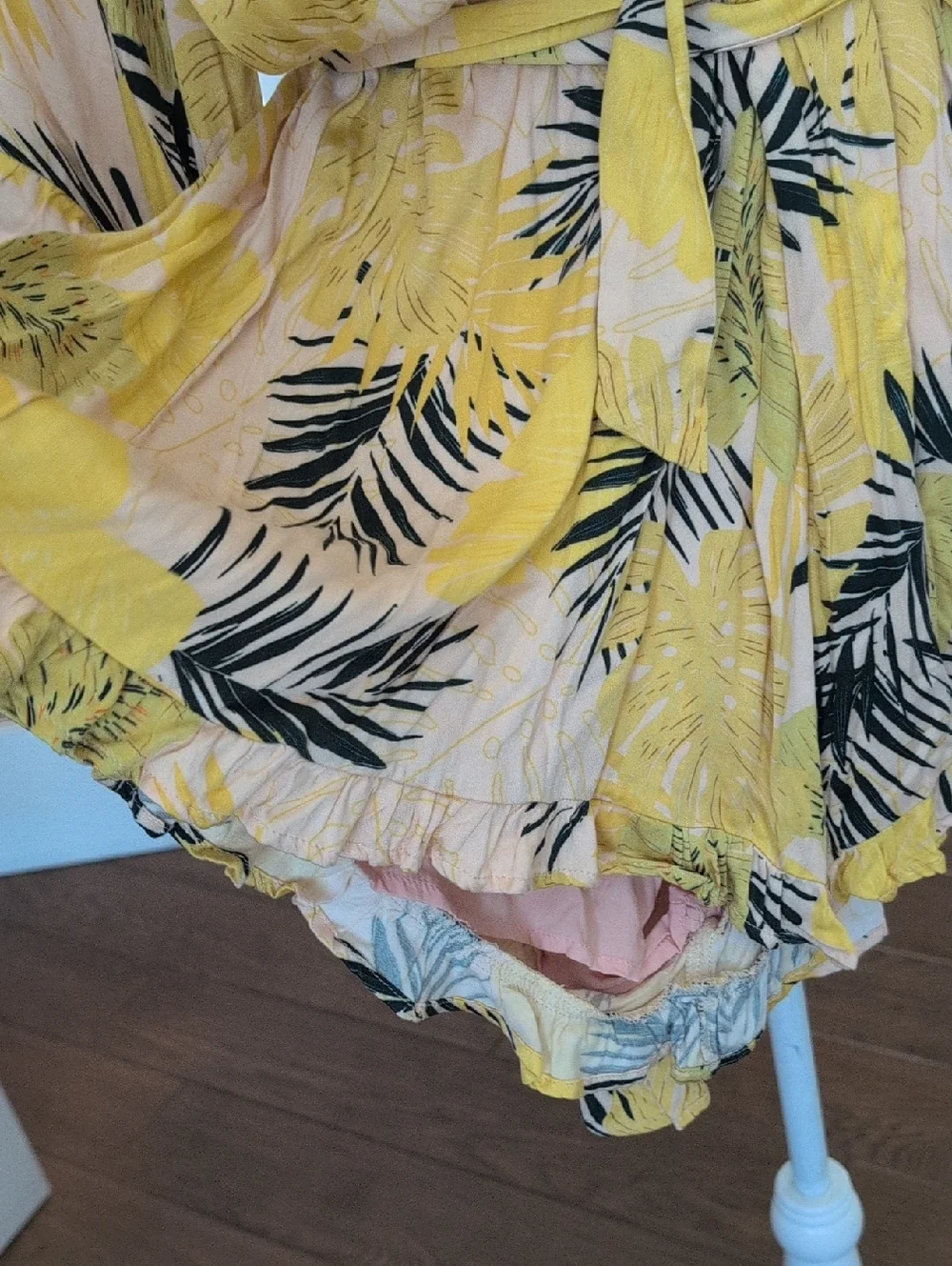 NWT Dress Forum Pink and Yellow Tropical Print Romper Size Medium - Picture 5 of 9
